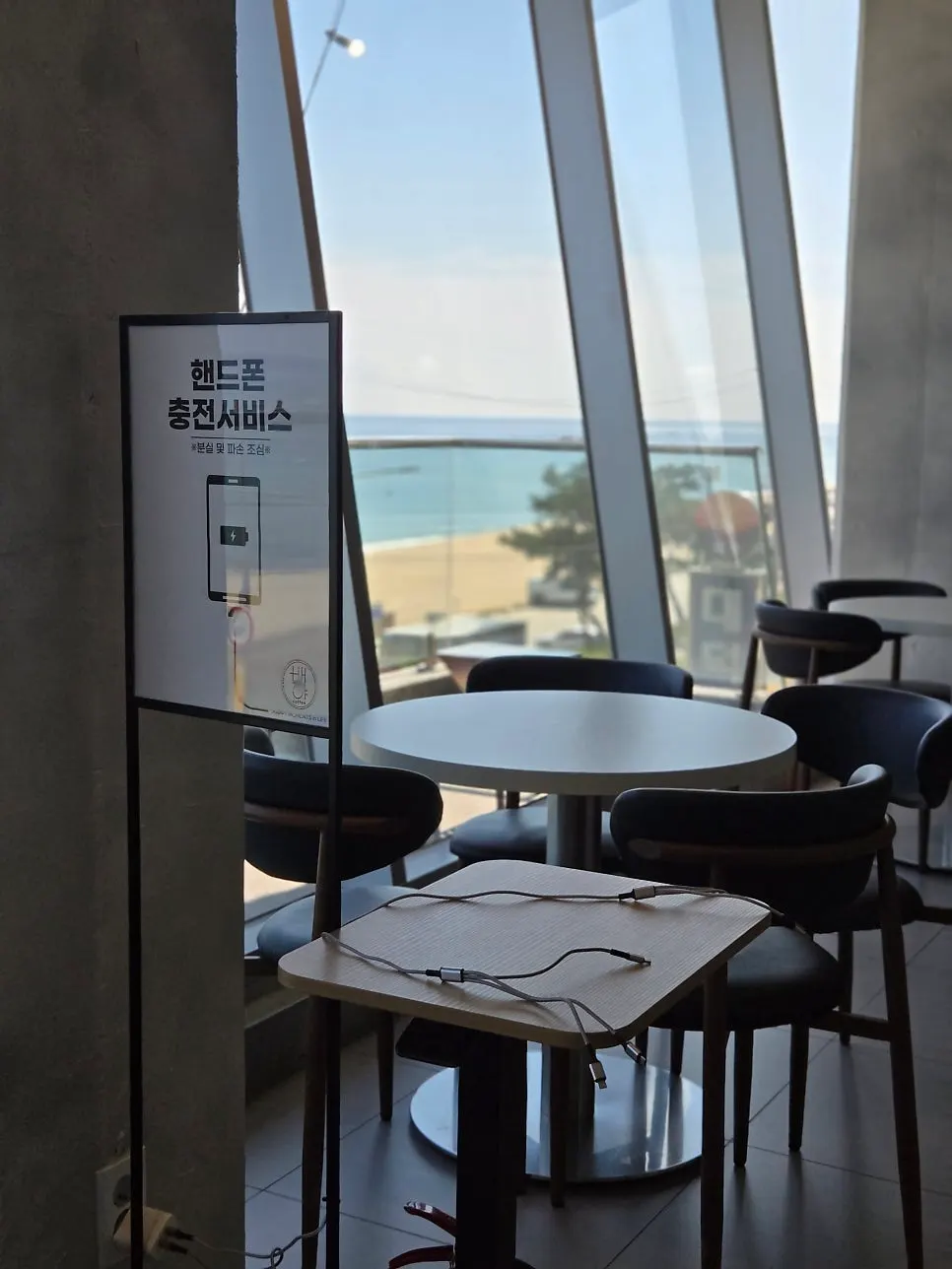 혼자 앉기 편한 백야커피 좌석