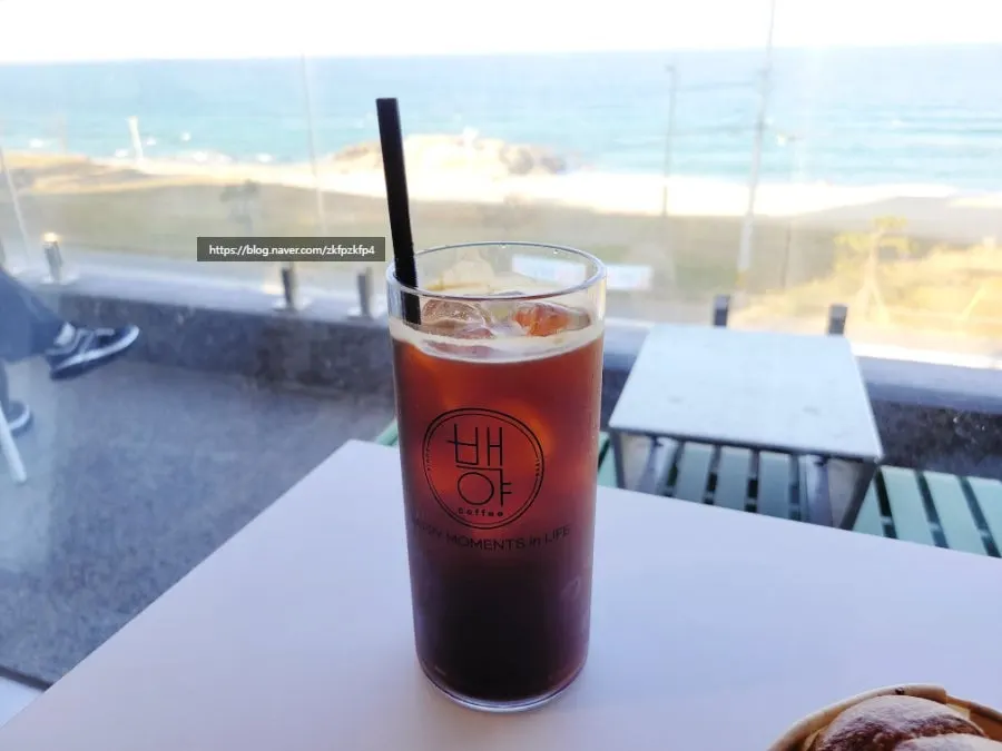 Condensed milk bread and iced Americano at Baegya Coffee