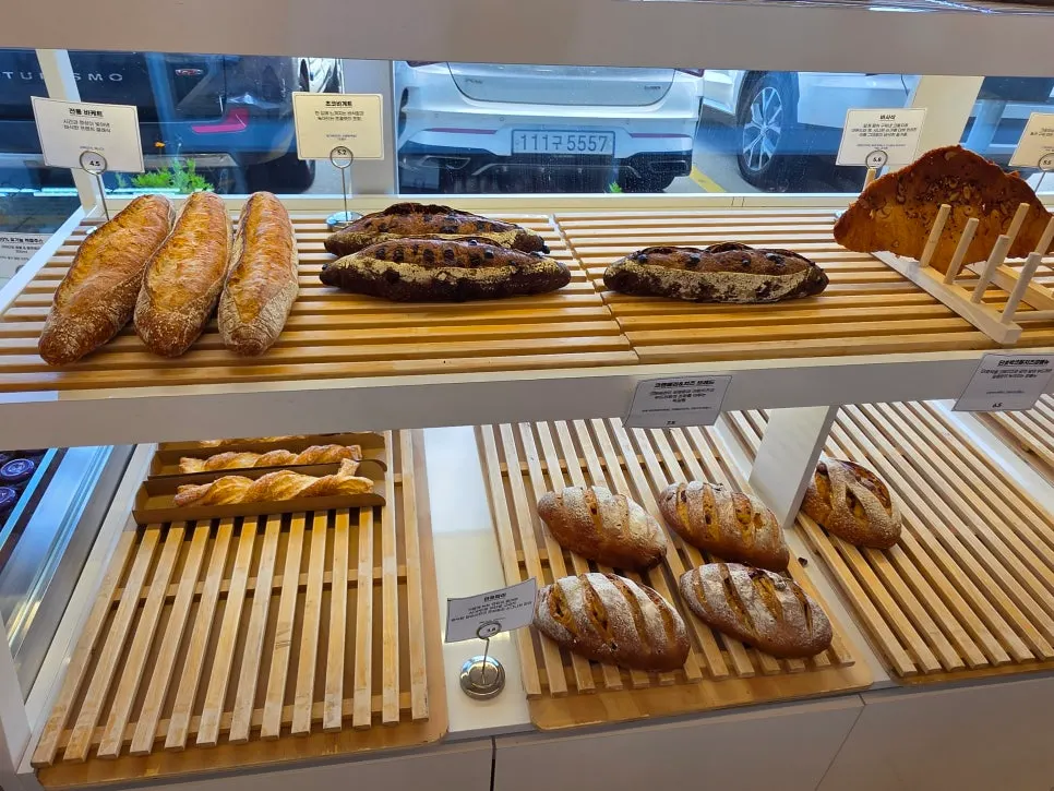 백야커피 파운드케이크 진열