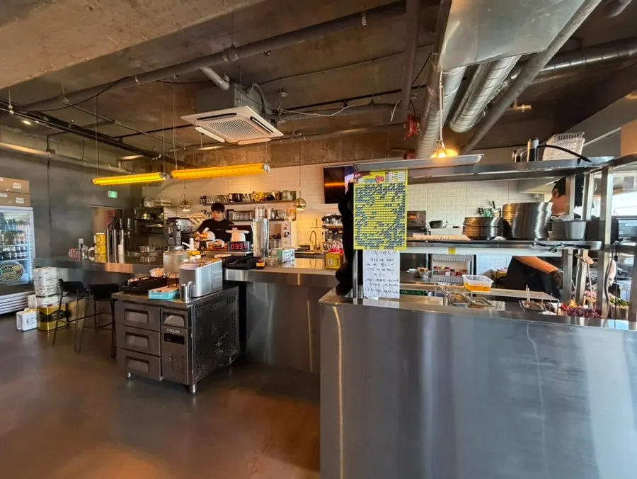 Overall view of Burger Bar's interior