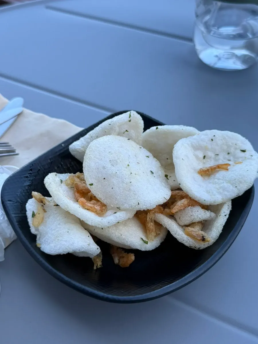 Complimentary shrimp chips served at Burger Bar