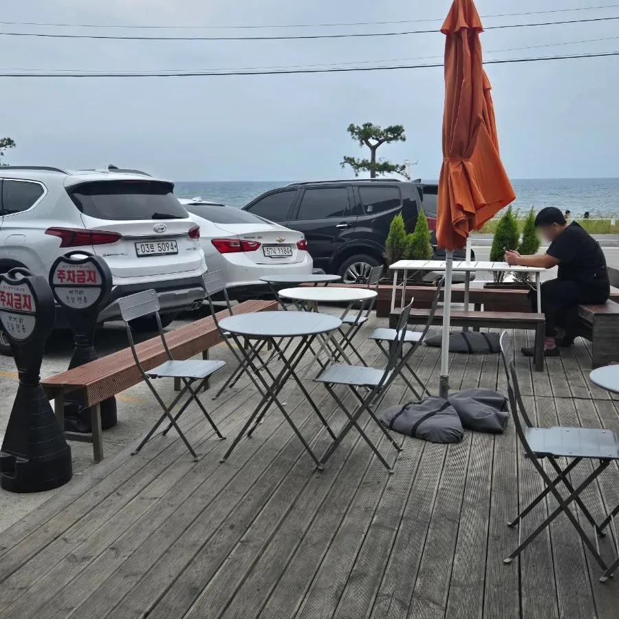 Parking space in front of Burger Bar and the surrounding building area