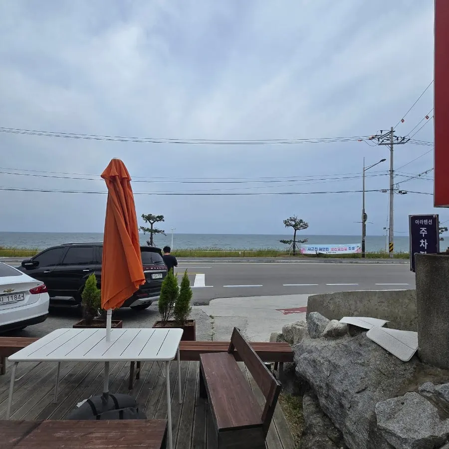 View of Haean-ro and the sea in front of Burger Bar