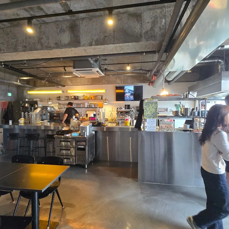 Table seating arrangement at Burger Bar