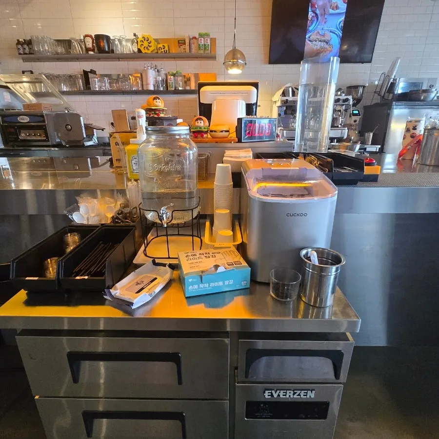 Open kitchen and cooking area at Burger Bar
