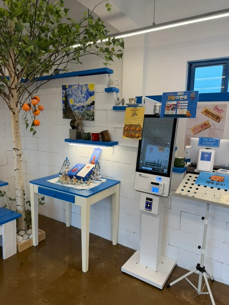 Spacious, high-ceilinged interior at Gangneung Sand Main Branch