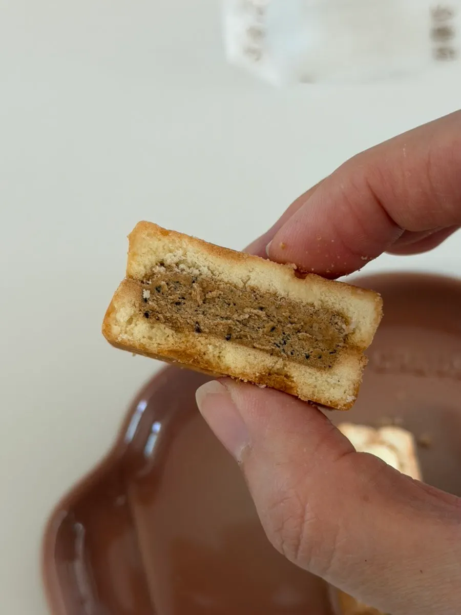 Coffee-filled Gangneung Sand with a home-café drink