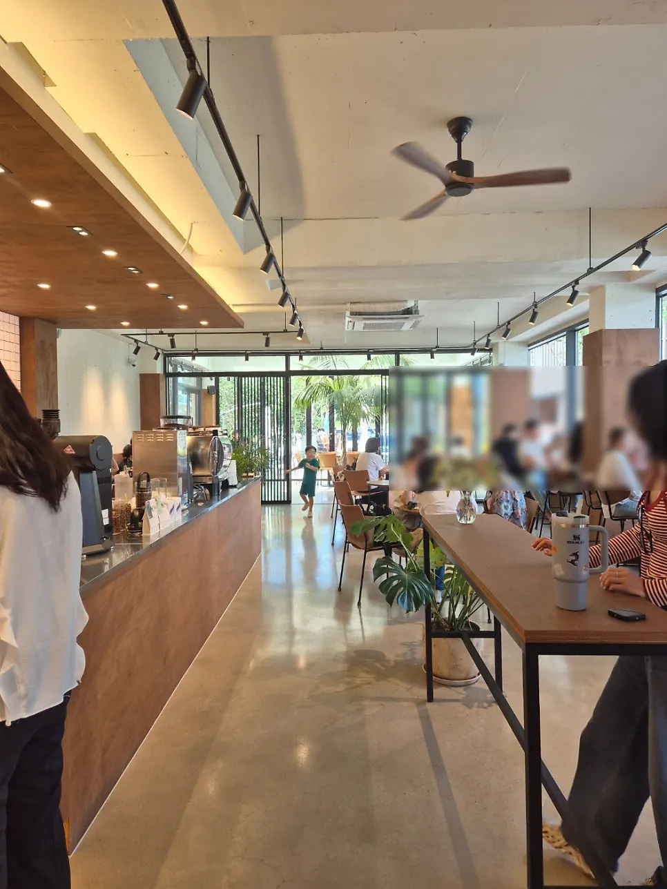 Exterior of Coffee Dripper café in Chodang-dong, Gangneung