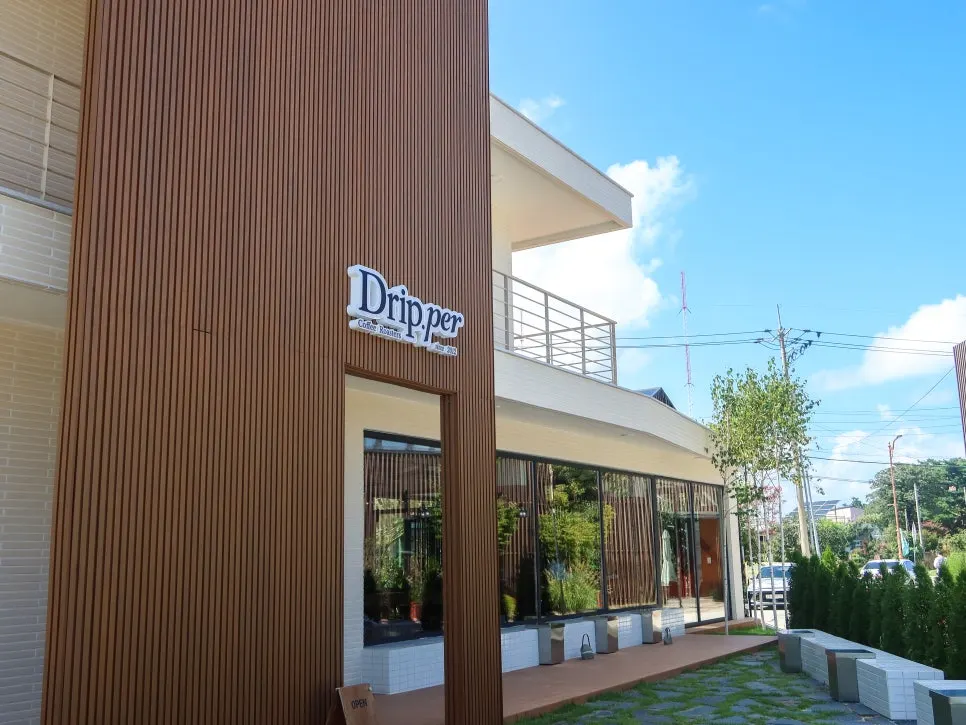 Exterior view of Coffee Dripper café in Chodang-dong