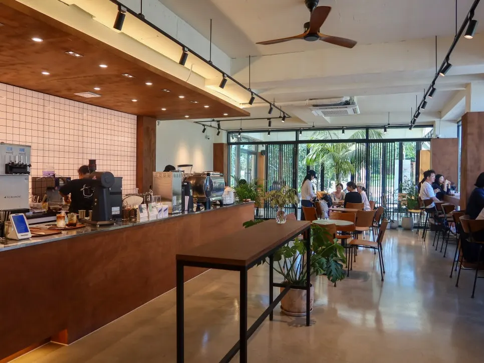 First impression of Coffee Dripper's entrance and interior