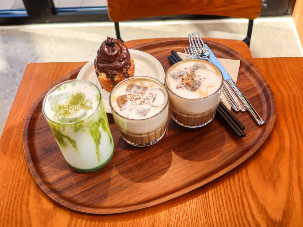 Latte and dessert served on a tray
