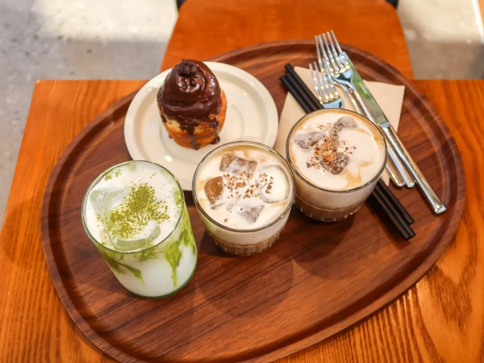 Coffee cup and cutlery setting