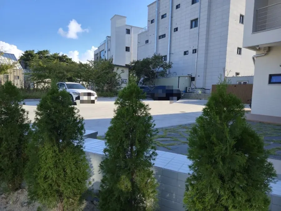 Coffee Dripper's dedicated parking lot