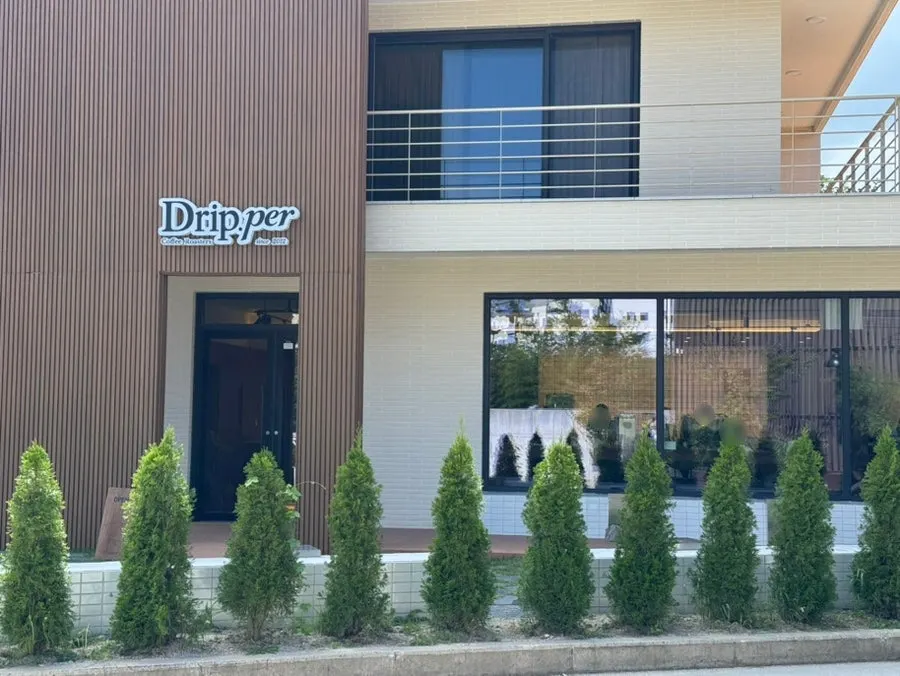 Exterior of Coffee Dripper café in Chodang-dong, Gangneung