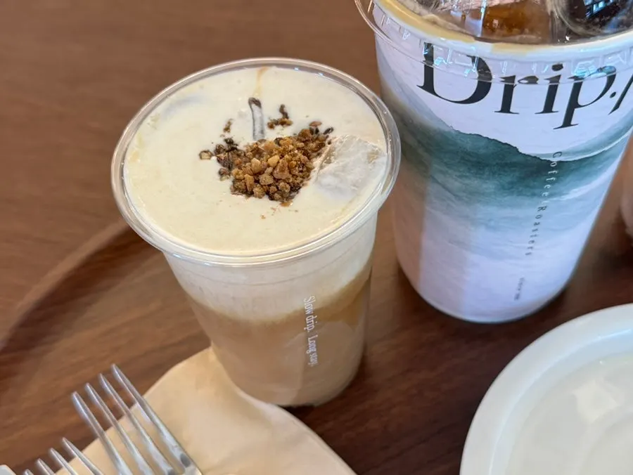 Signature Dripper Latte topped with almond crunch