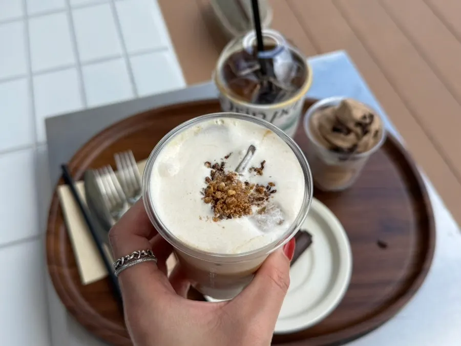 Dripper Latte with layered cream and coffee