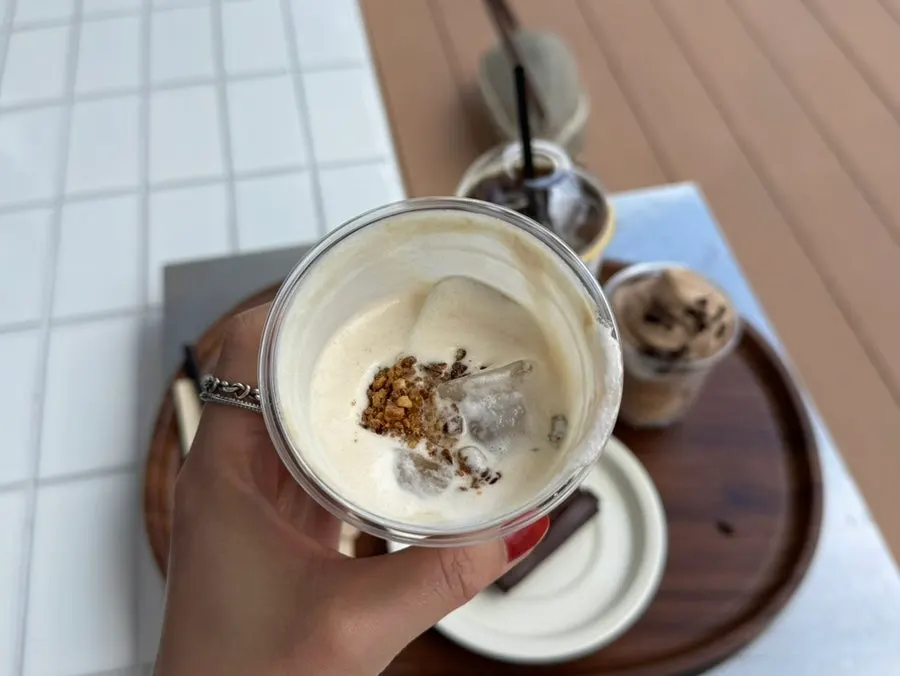 Dripper Latte paired with chocolate financier