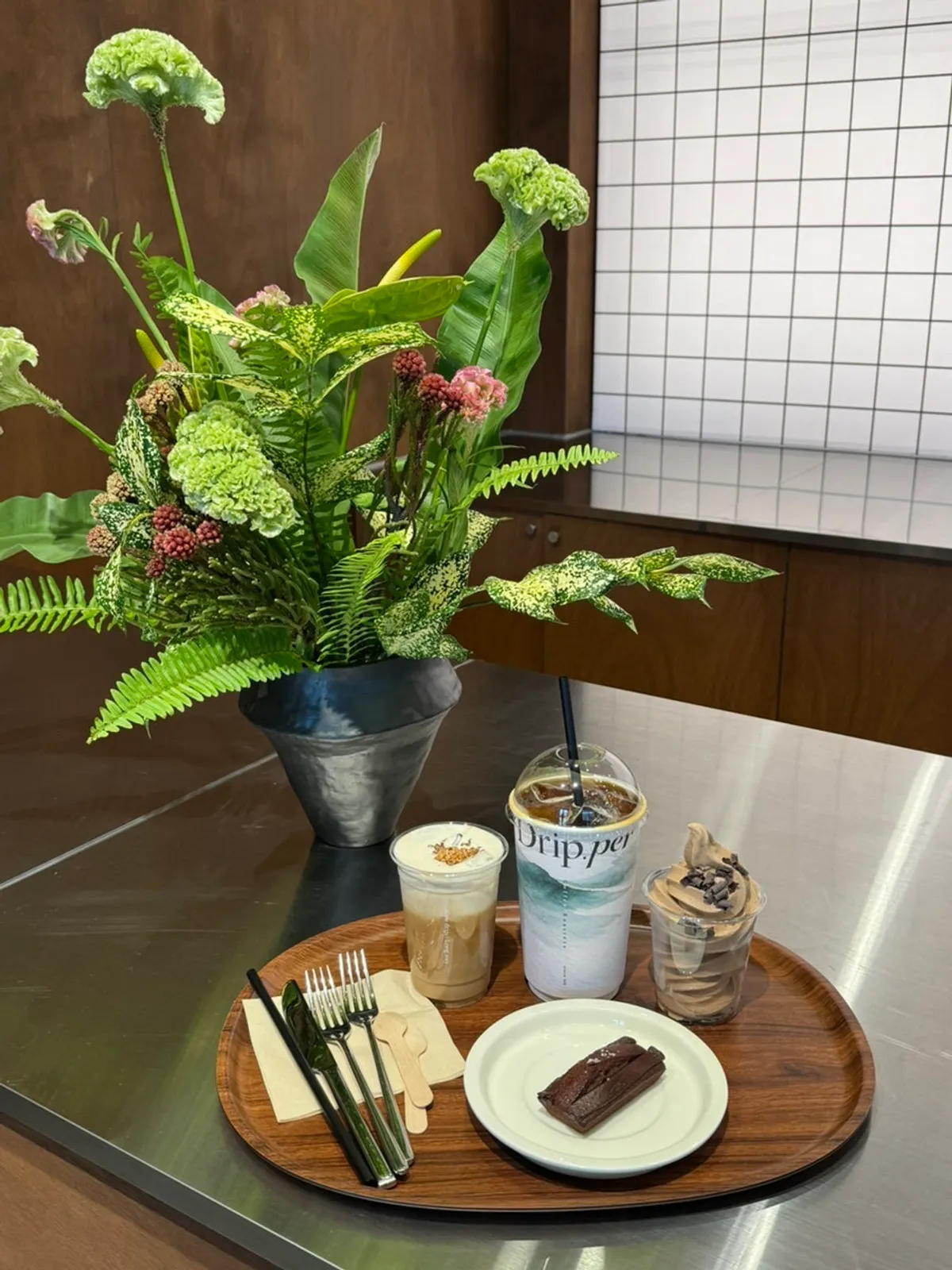 View of the outdoor area at Coffee Dripper in Chodang-dong, Gangneung