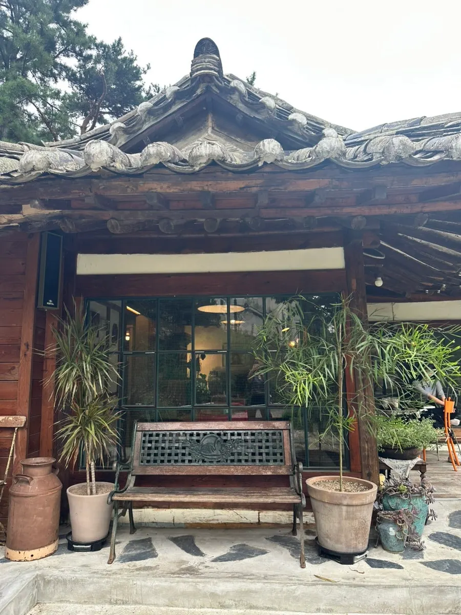 Outdoor view of Cafe Giwa