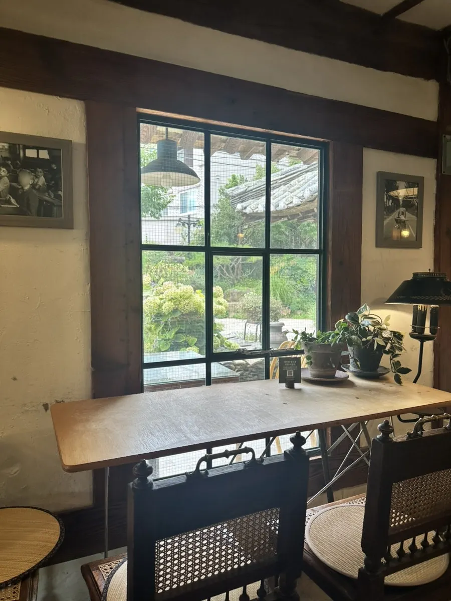 Vintage prop styling inside Cafe Giwa