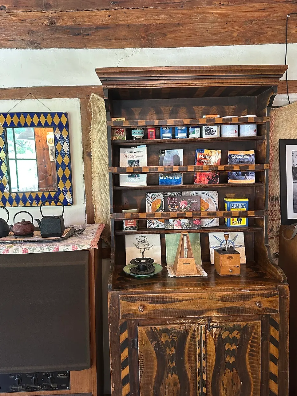 Interior of Cafe Giwa with an old-house feel