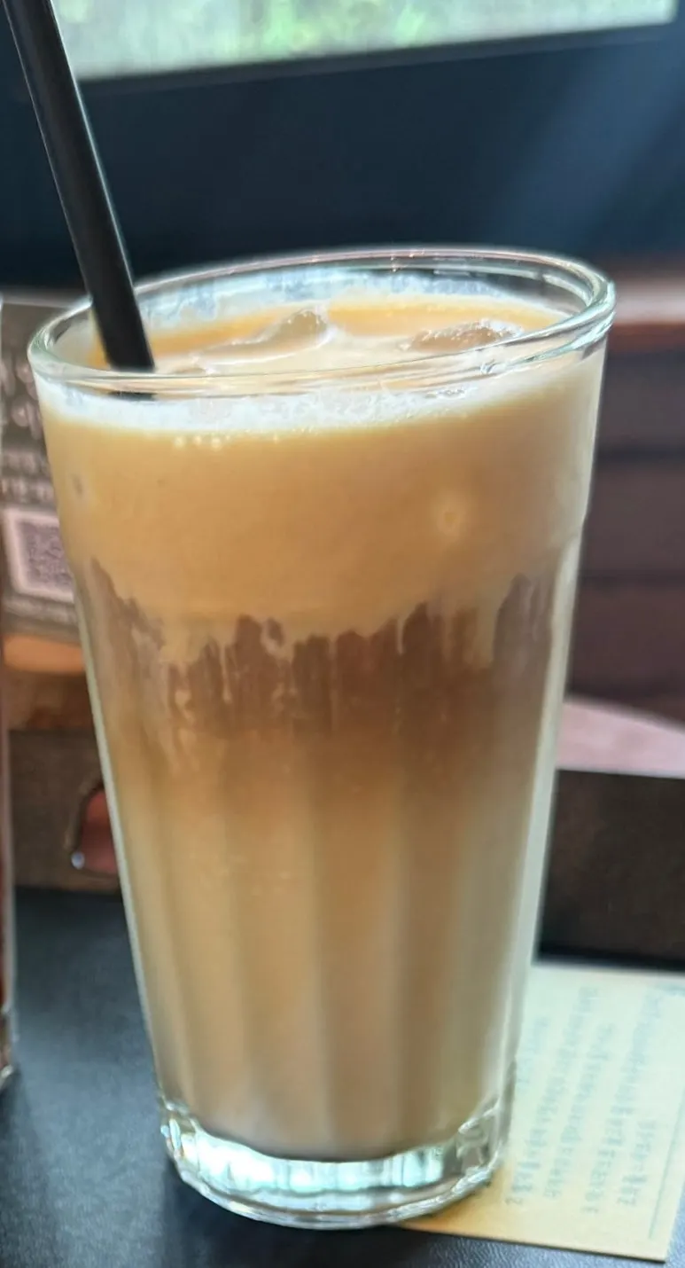 A cup of Cafe Giwa's Mungbean Flower Latte