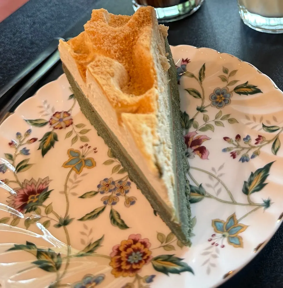 Cross-section of Cafe Giwa's Mugwort Injeolmi Gateau
