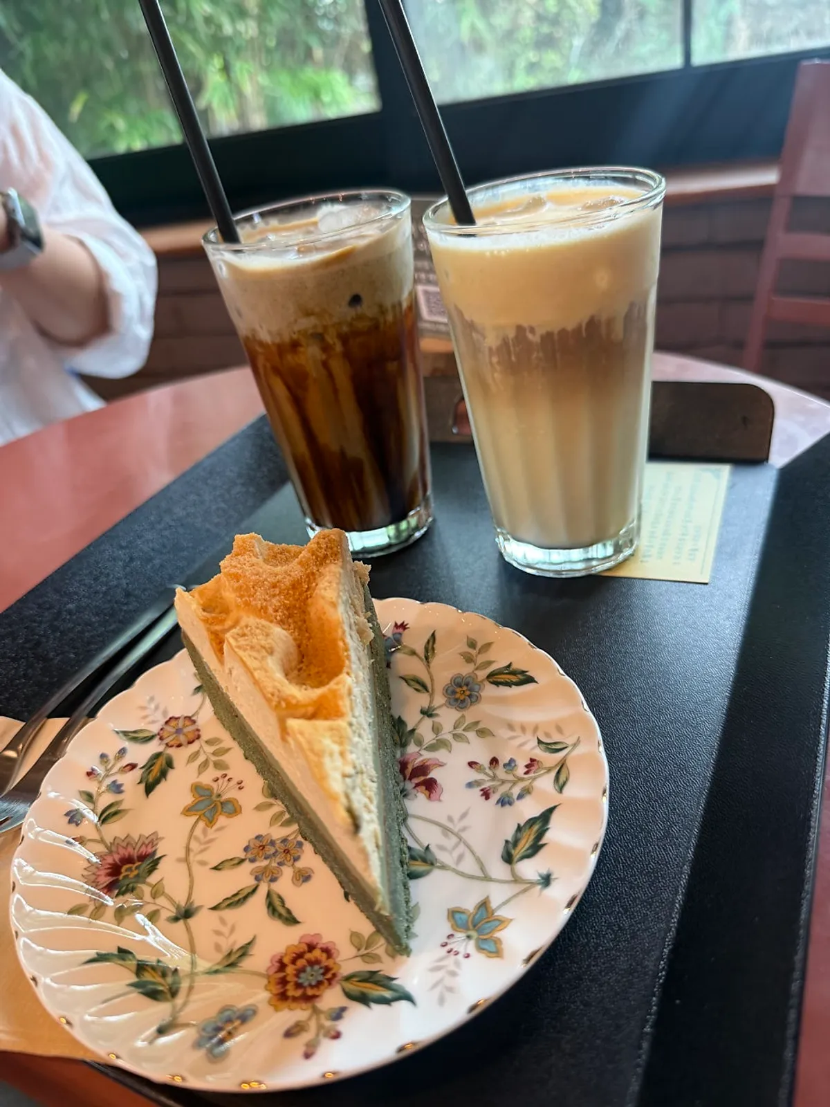 Cafe Giwa drinks and dessert made with traditional ingredients