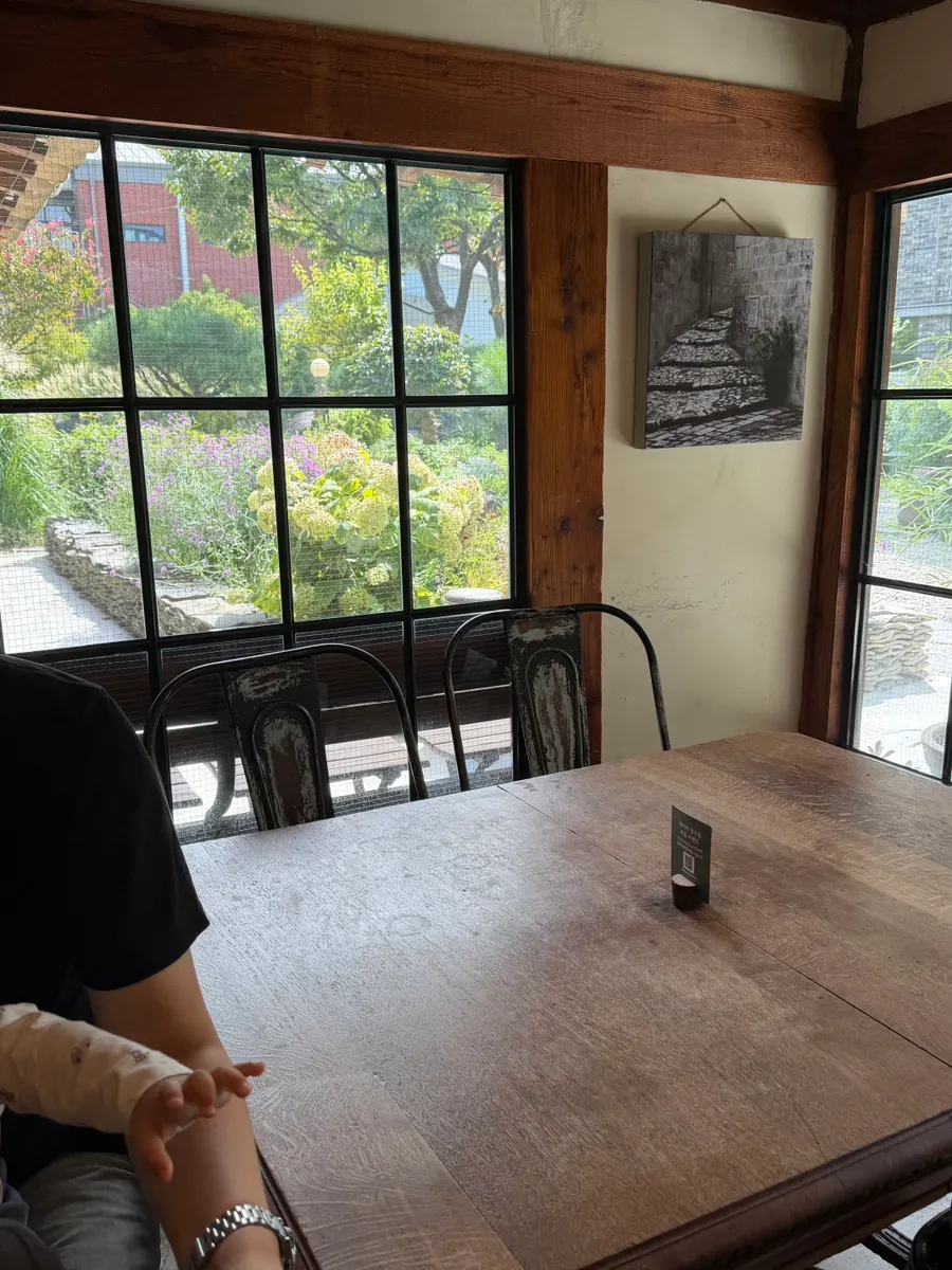 Interior décor at Cafe Giwa evoking the Gyeongseong era