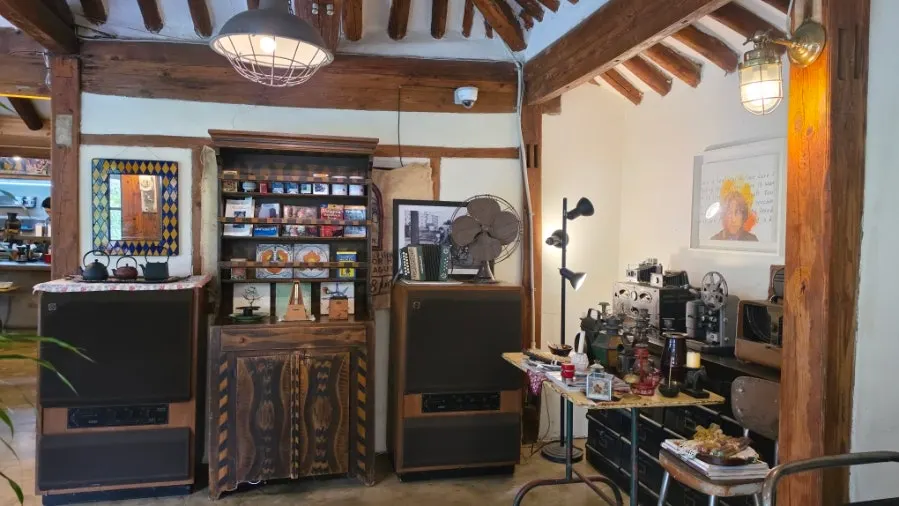 Nội thất Cafe Giwa mang không khí hanok cổ xưa