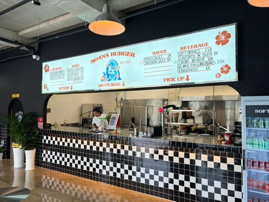 Overview of Moana Burger's interior