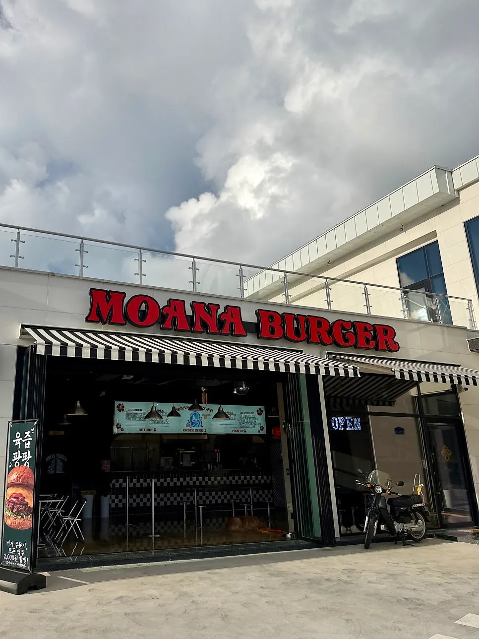Full view of Moana Burger's Chodang-dong location