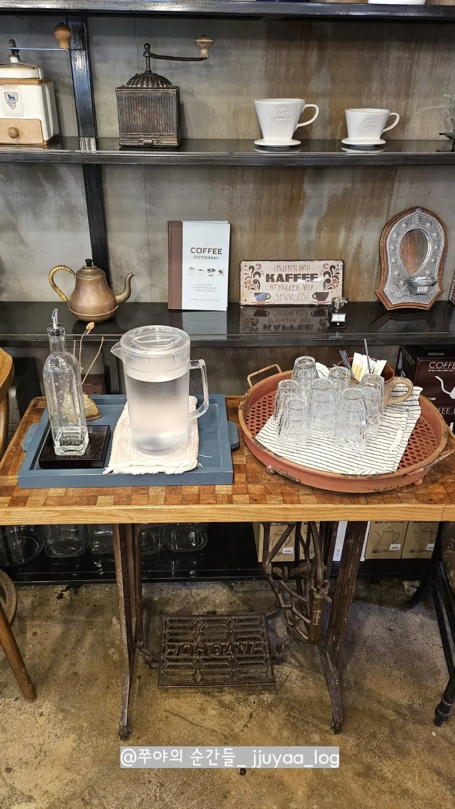 Đồ vật xưa bên trong Cafe Giwa