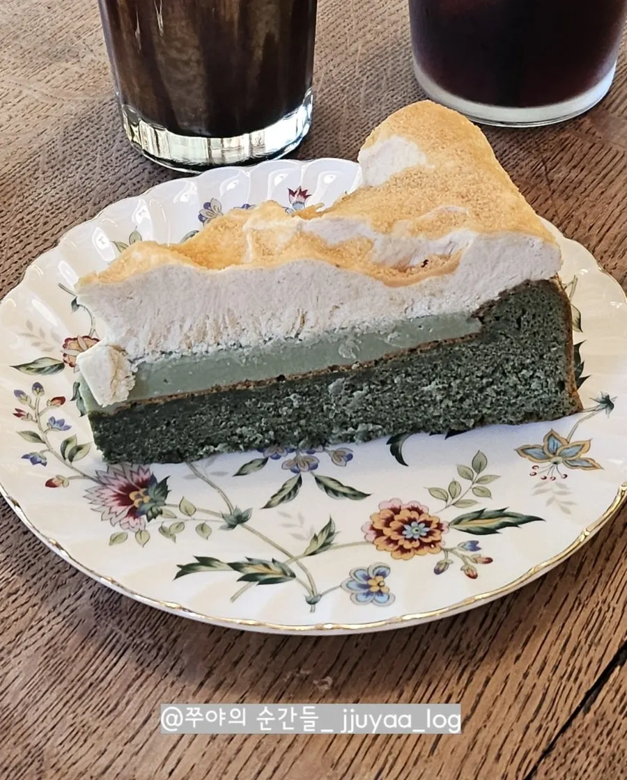 Latte Giwa Black và latte hồng phấn