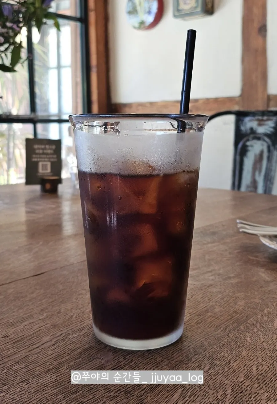 Dutch coffee và các món latte đã gọi
