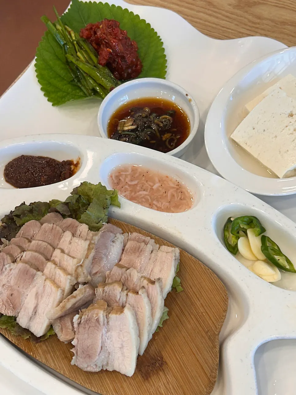 Tofu samhap with tofu, boiled pork, and fermented flounder