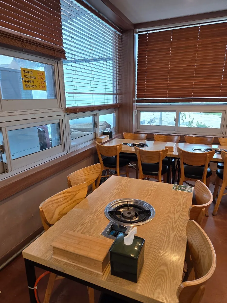 Clean interior of Jeong Eunsuk Chodang Sundubu