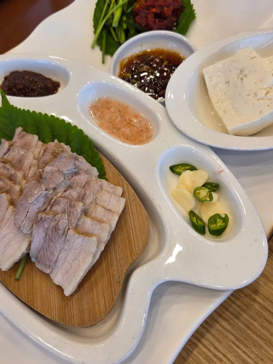 Menu information for the Chodang Myeongpum table