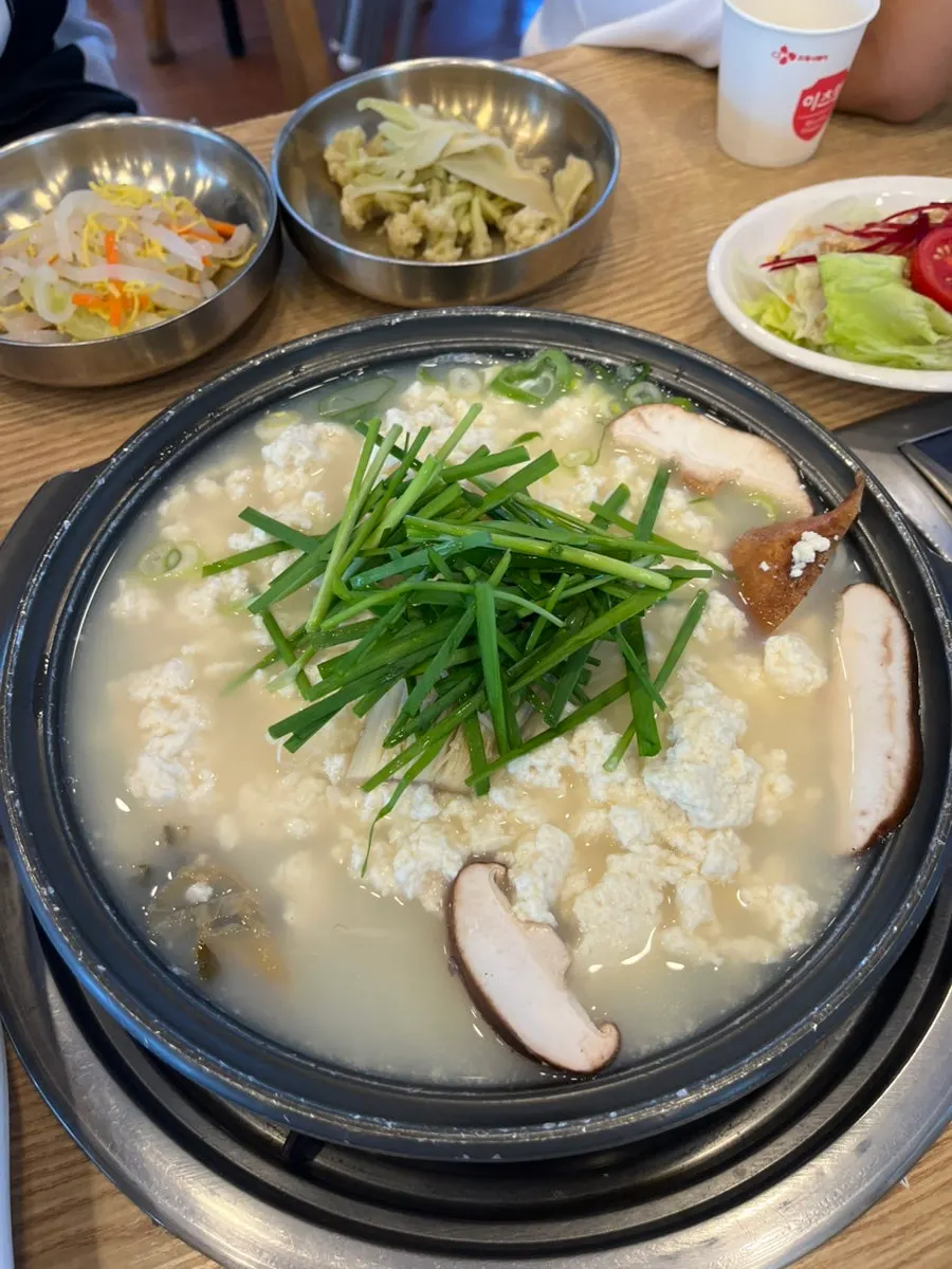 Table spread after ordering the myeongpum table for two