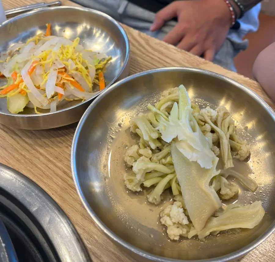Plate with tofu, boiled pork, and kimchi together