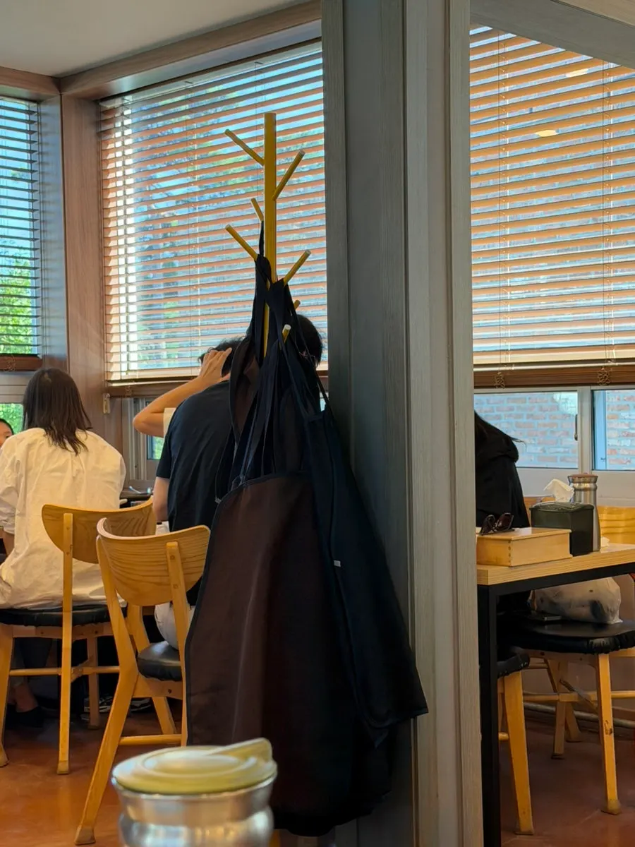 Table layout inside Jeong Eunsuk Chodang Sundubu