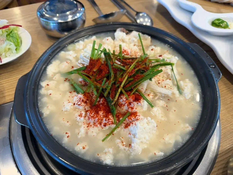Chodang Myeongpum table with added grilled kodari and bossam