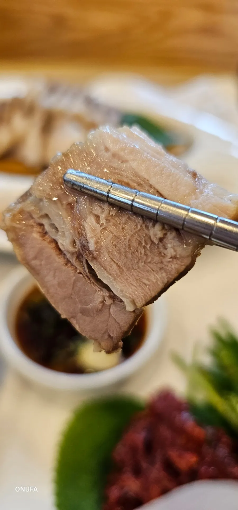 두부삼합 수육과 두부 접시