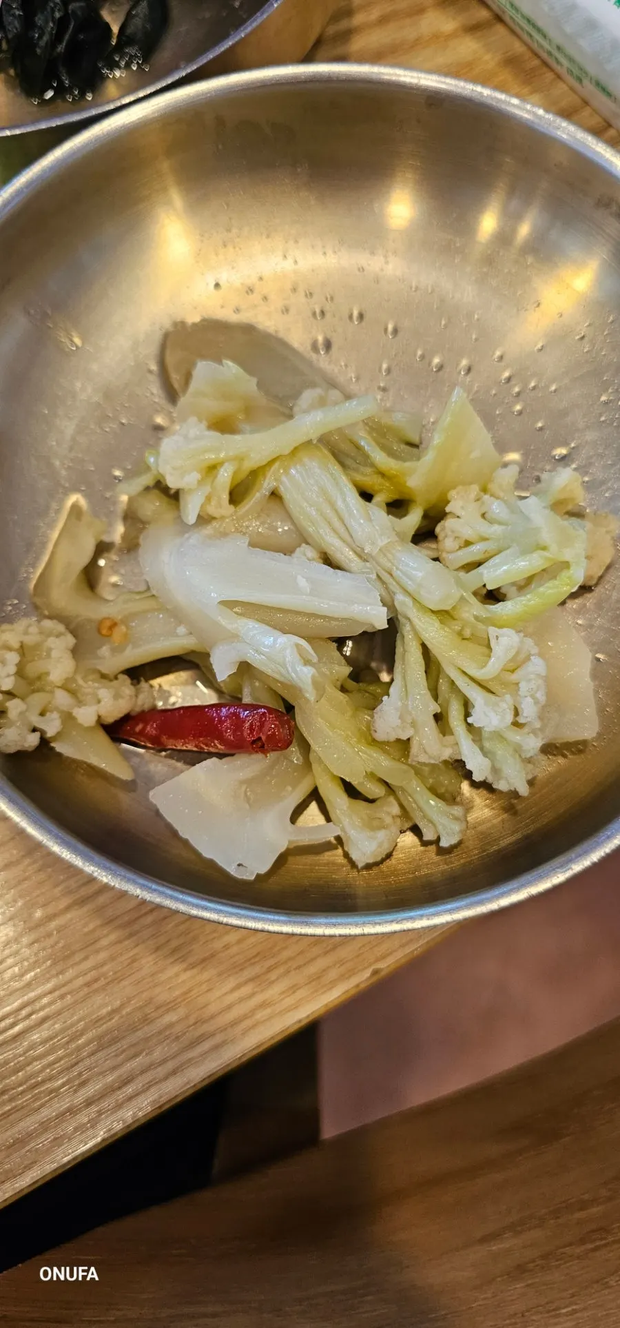 비워지는 순두부전골 냄비