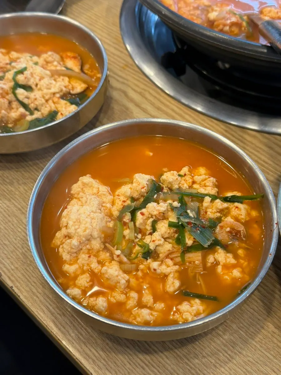 Kodari and sundubu served together