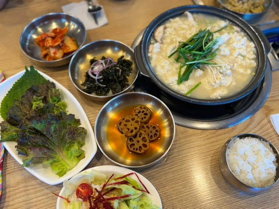 The Chodang Deluxe Table for two, fully spread out