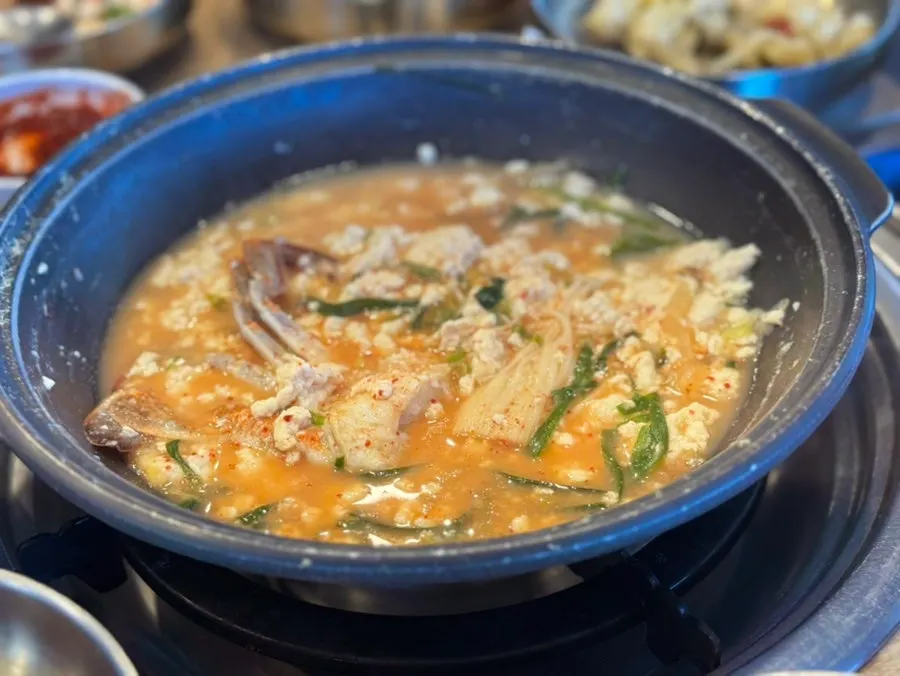 Side dishes served alongside the sundubu jjigae