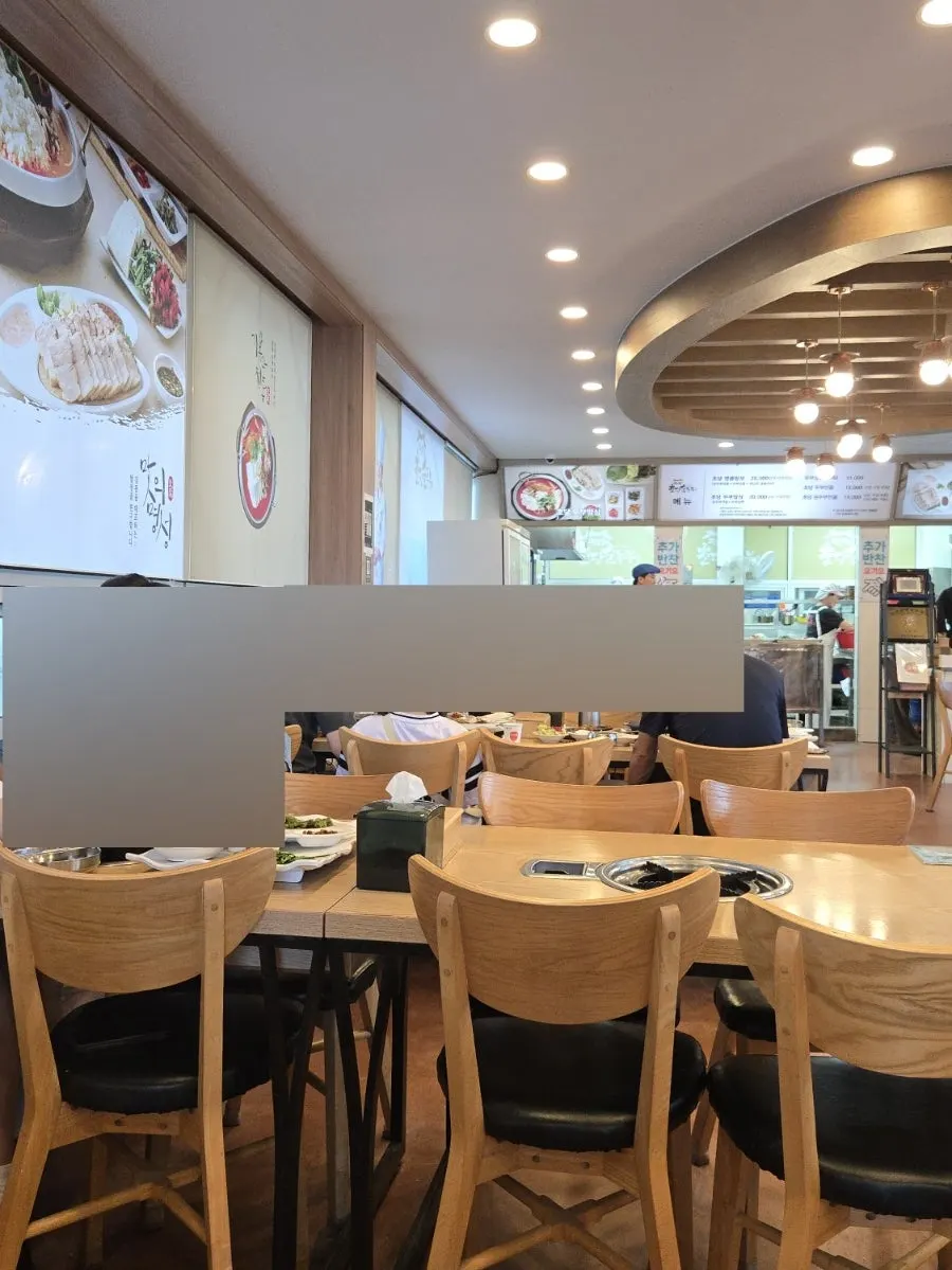 A table inside Jeong Eunsuk Chodang Sundubu