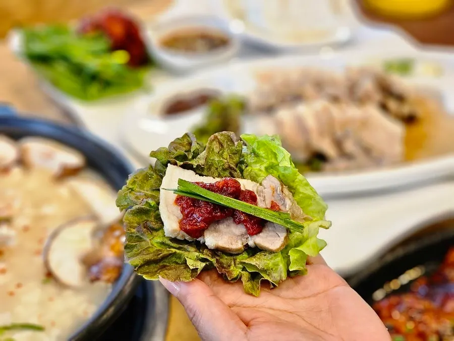 Boiled pork wrap topped with gajami-sikhae