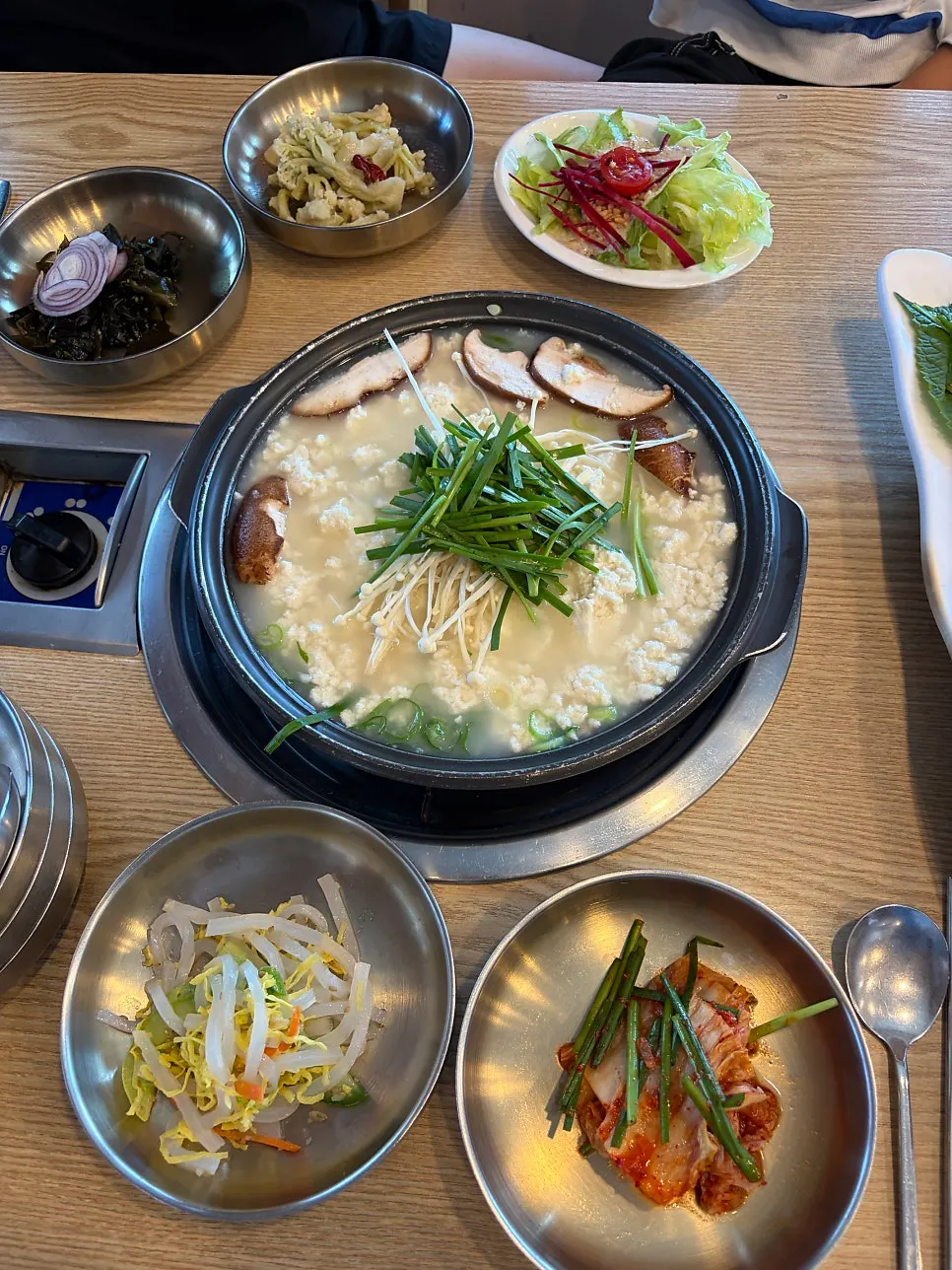 명품밥상 밑반찬 구성